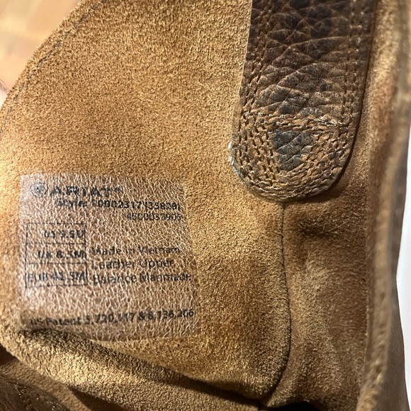 Ariat ATS 9.5D size boots. Near new condition. Worn less than 10x. - Picture 3 of 6